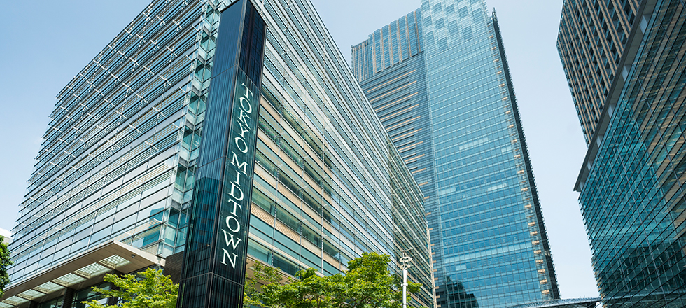 東京ミッドタウンは地下鉄六本木駅から直結でアクセス良好。ホテルや商業施設にも隣接した利便性の高い会場です。