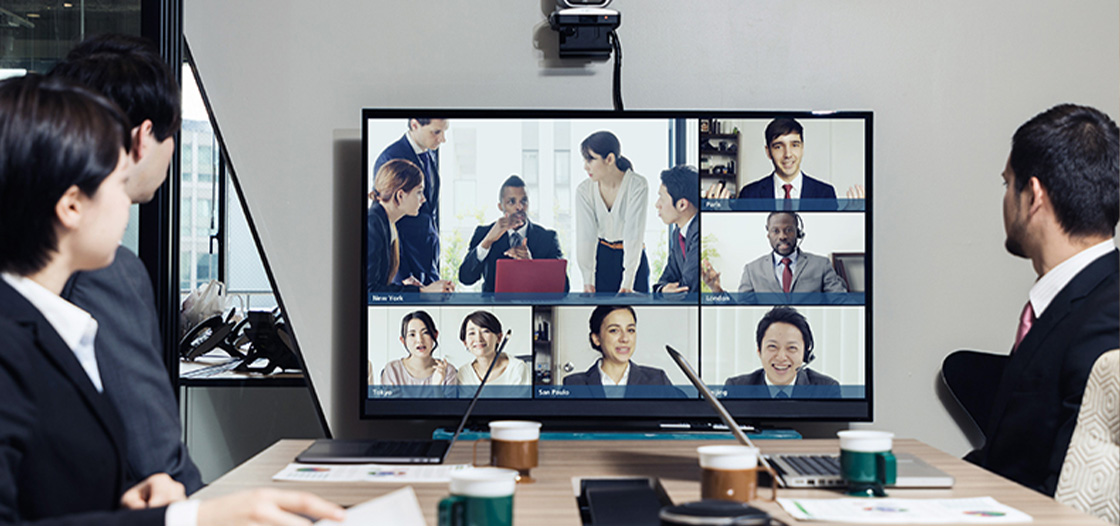 Web会議に便利な機材は?マイクやカメラやスピーカーなどおすすめの周辺機器