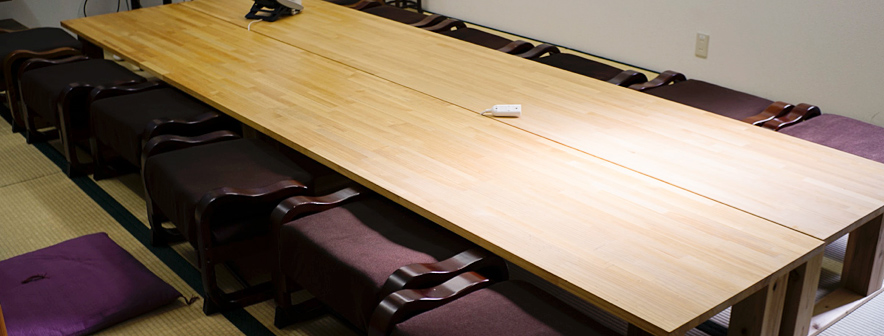 畳の会議室は、“面倒くさい”という日本固有の文化を踏襲して誕生した。