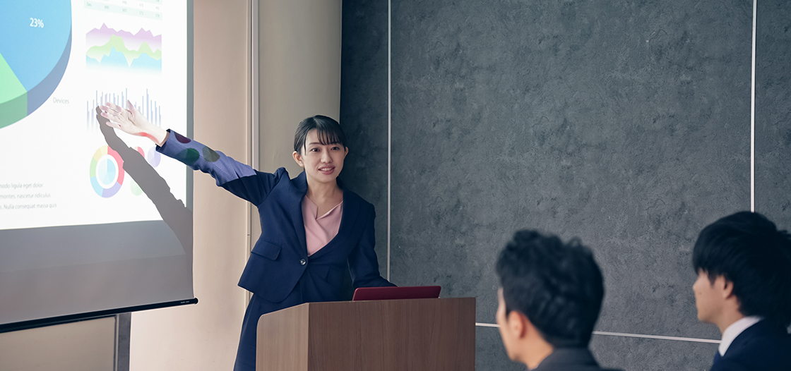 不慣れな方必見！会議司会進行での挨拶のコツを例文つきで解説