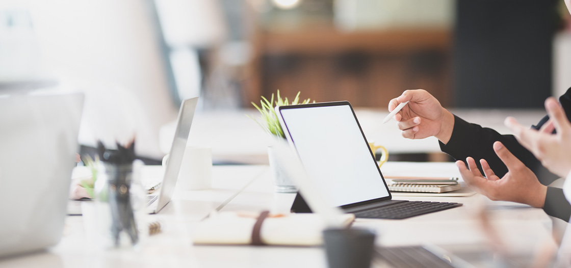 目的別！活発なやりとりにつながるミーティングのレイアウトアイデア集