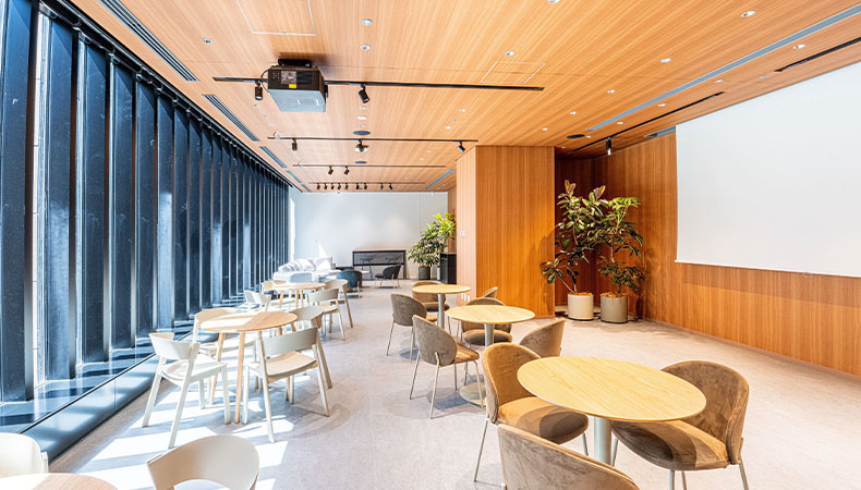 STUDIO & LOUNGE