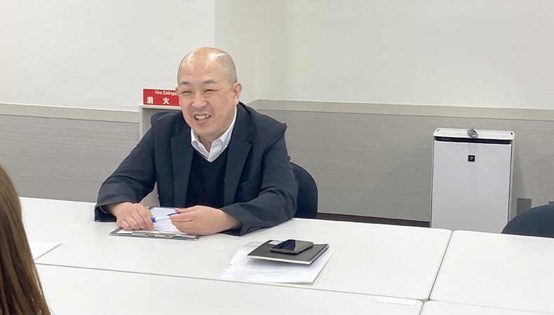 インタビュー中の様子