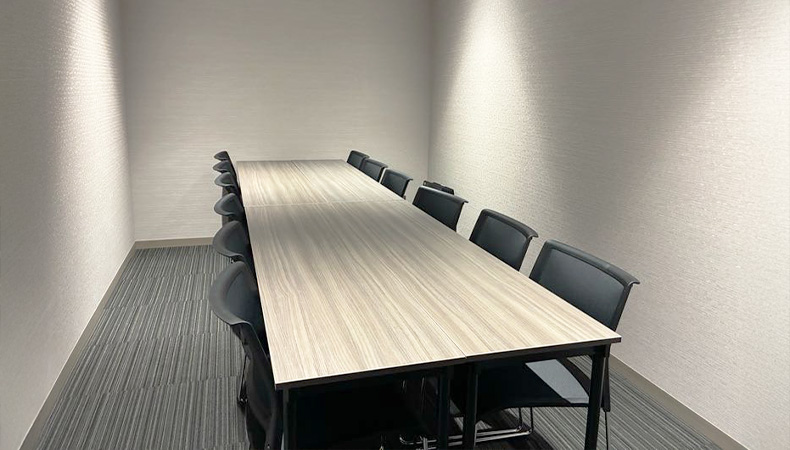 控室・ラウンジも完備。イベント運営を見据えた設計