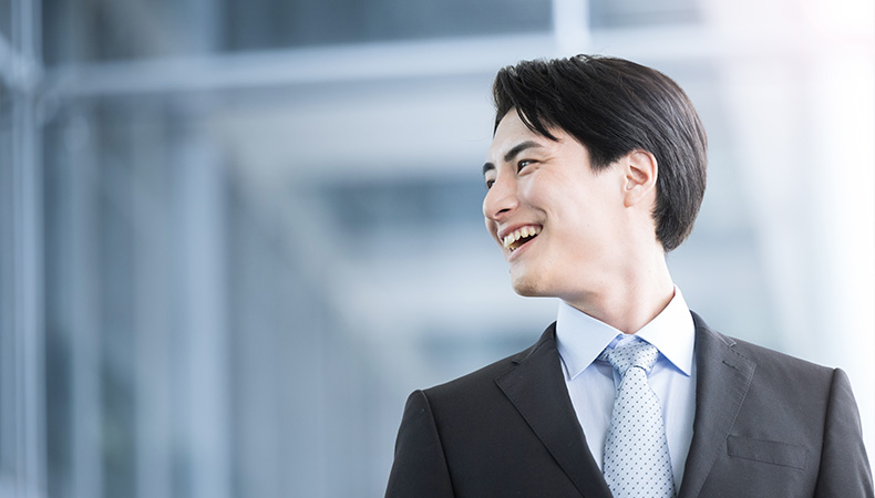 目や耳にかからないようにする