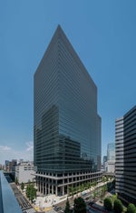 南西側から見た外観
