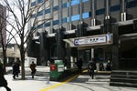 都営新宿線・大江戸線・京王線「新宿駅A1出口」に直結しています。