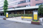芝パークビルB館１Fからの写真になります。手前の階段が専用階段です。