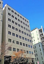 こちらのビル2階ワンフロアが会議室となってございます