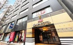 全25室、スクール形式3名掛けで最大165名収容可能な貸会議室です。
会議・セミナー・試験・としての利用の多い、100㎡以上の会場を13会場ご用意。5階の会場については約200㎡の会場で展示会・懇親会でのご利用もオススメです。 また、60㎡前後の会場も8会場ご用意しておりますので採用関連の説明会・面接を同日・同フロアで開催可能。ミーティングもできる小部屋も完備しております。
6階以上はアパホテルとなっておりますので宿泊研修や出張の際の宿泊手配もお任せ下さい。